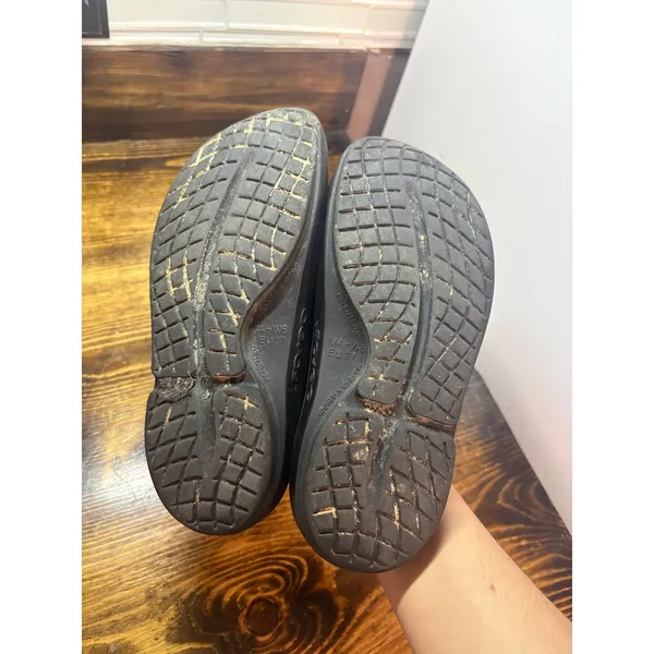 Oofos‎ Black Clogs Size Women 6 - Image 10