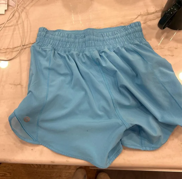 Lululemon Shorts Hotty Hot 4" - Image 2