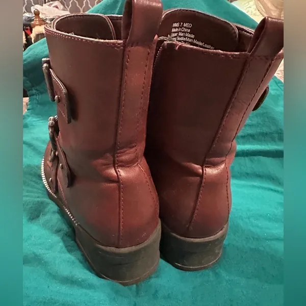 SO Red Heeled Moto Boots with Buckles and side zipper sz 7 - Image 5
