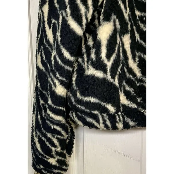 PacSun Zebra Print SzXL Cropped Sherpa Fleece Pullover – Black & Cream - Image 6