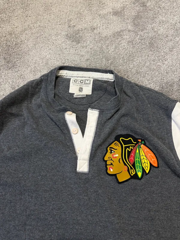 CCM Blackhawks Vintage Henley Gray - Image 2