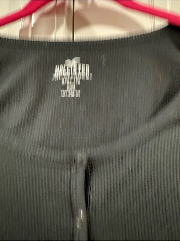 Hollister Black Ribbed Snap-Front Long Sleeve Crop Top - Image 2