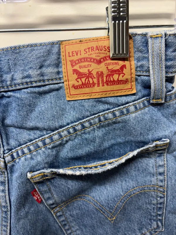Levi’s Shorts Denim High-Rise Distressed - Image 5