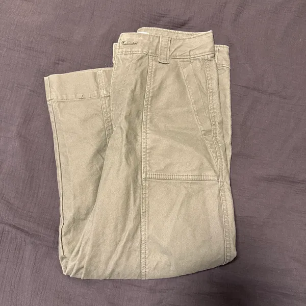 Old Navy Barrel Cargo Pants - Image 3