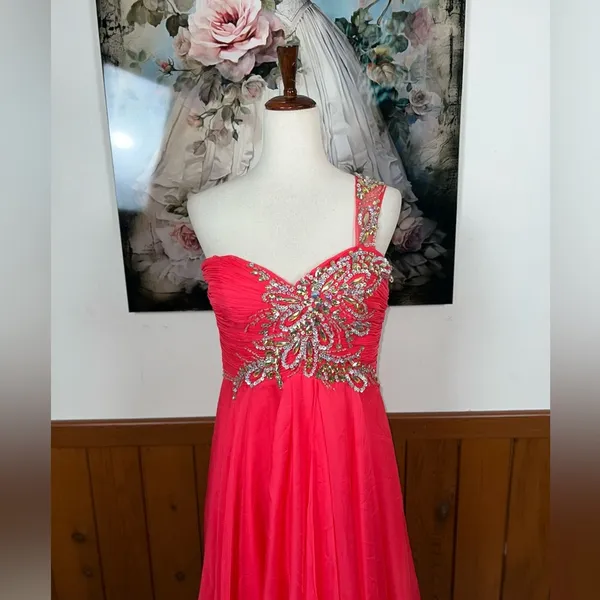 Stunning Glam Girls Pink One-Shoulder Prom Gown with Embellishments! - Image 4