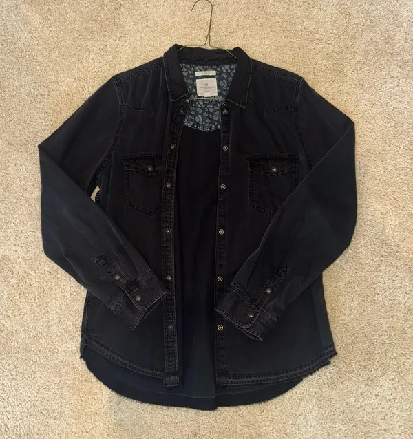 American Eagle Outfitters Black Button Up - Image 3