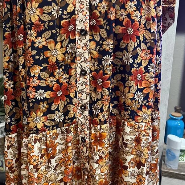 BiBi Floral mini dress, flutter sleeves, button - Image 8