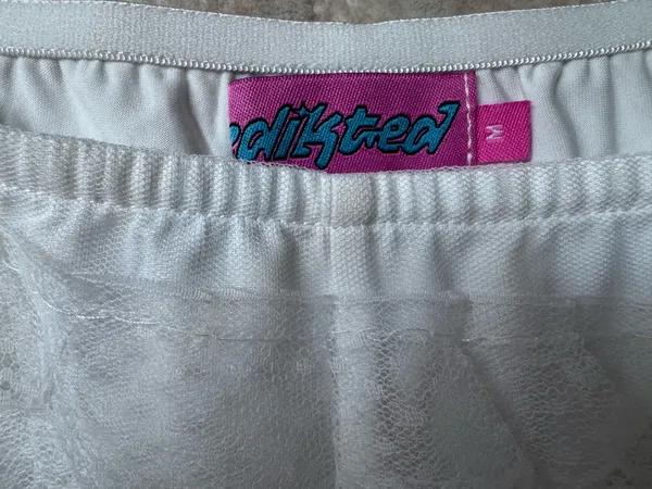 Edikted Shorts Ruffle White - Image 3
