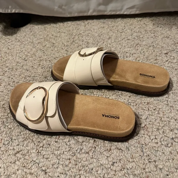 Sonoma Cream Sandals with Wide Strap Design - Image 2