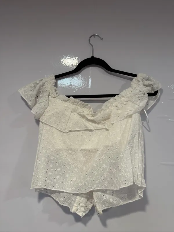 Women's NWT boutique Olivacheous Ivory Eyelet Ruffle Blouse‎ - Image 5