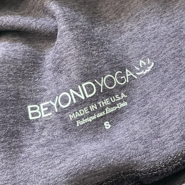 Beyond Yoga Shorts pockets 7" workout womens Purple (small) activewear outdoor - Image 2