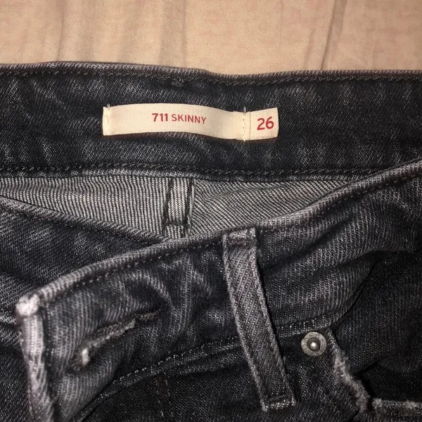 BLACK DISTRESSED LEVI JEANS - Image 3