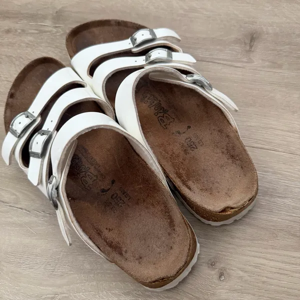 Birkenstock Birki’s Florida Birko-Flor sandals in white - Image 2