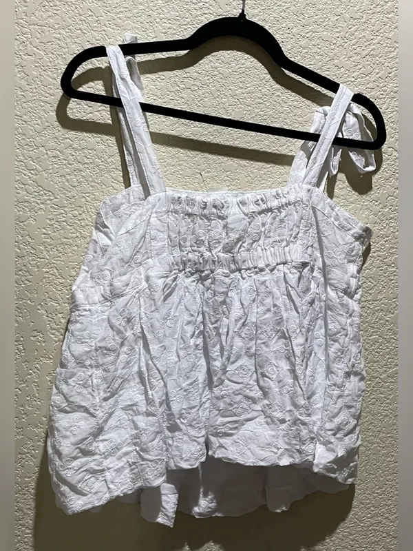 Old Navy Tie-Shoulder White Cotton Eyelet Peplum Top size M NWT - Image 3