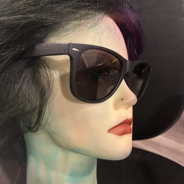 Privel Stylish Black Sunglasses - Image 6