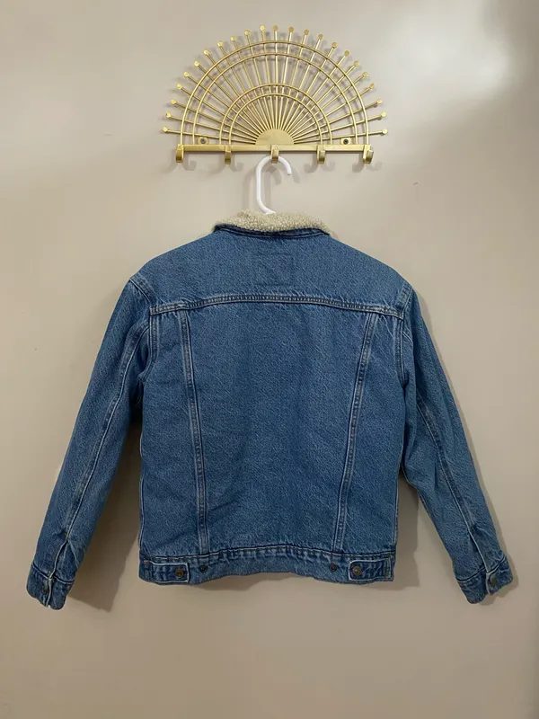 Levi’s Classic Blue Denim Jacket Sherpa Lining - Image 2