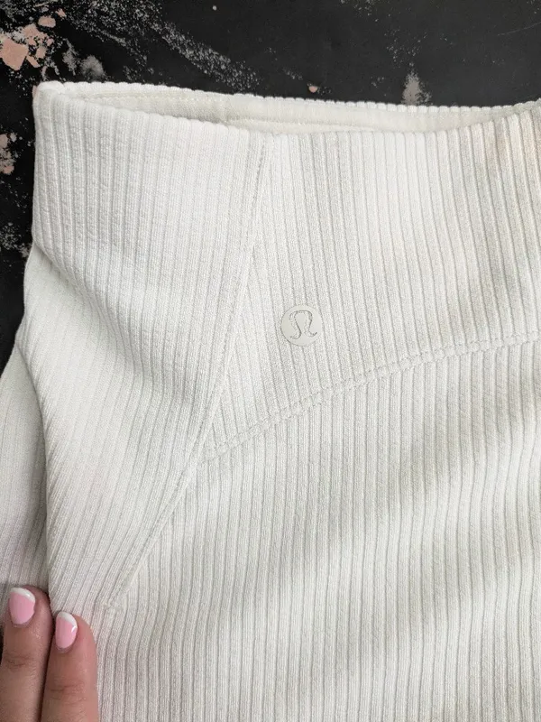 Lululemon Athletica Ribbed Softstream High-Rise Shorts 2" Size 6 - Image 10