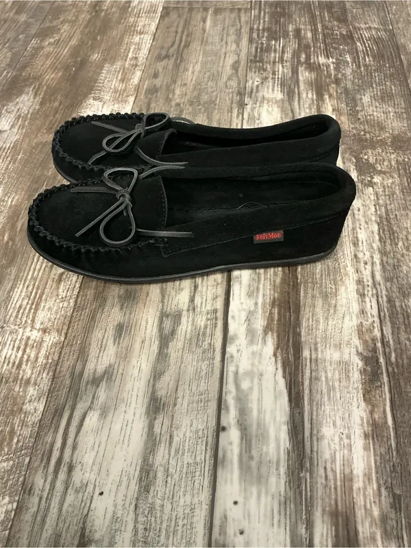 Softmoc Classic Black Faux-Fur Lined Moccasin Flats Size 9 - Image 9