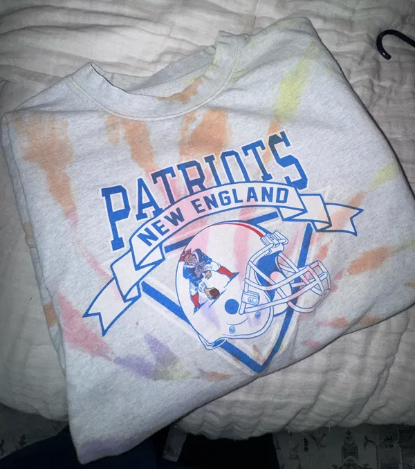 Aerie New England Patriots Vintage NFL Graphic Tie-Dye Sweatshirt - Image 4