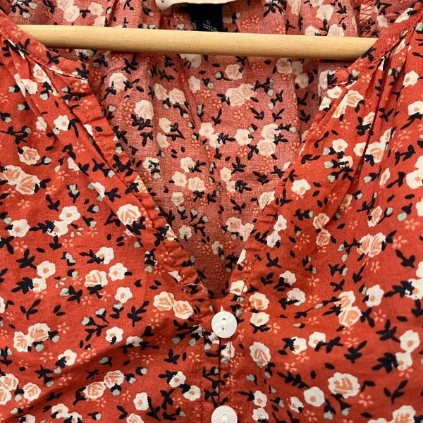 Universal Threads Micro Floral Baby Doll Short Sleeve Orange Shirt - Size Small - Image 2
