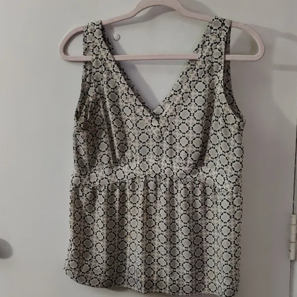 LOFT V-Neck Peplum Geometric Mosaic Print Top 4P Petite Boho Balletcore Classic - Image 5