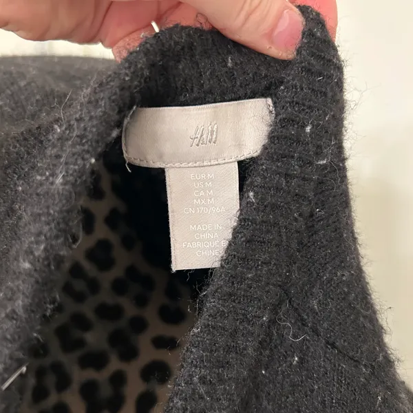 H&M black button up cardigan sweater medium - Image 4