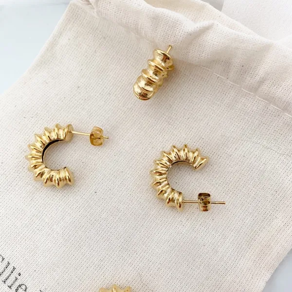 18k Gold Retro Inspired Textured Hoop Earrings - Image 5