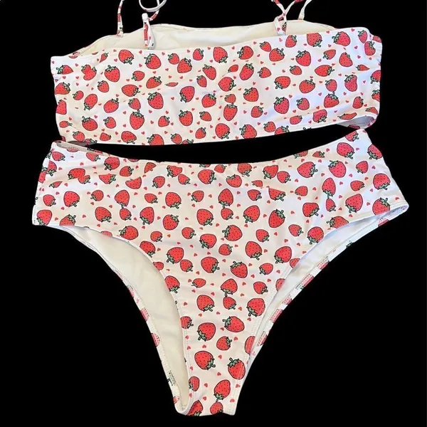 Size 4XL 3 piece strawberry print bikini top bottom coverup EUC - Image 4