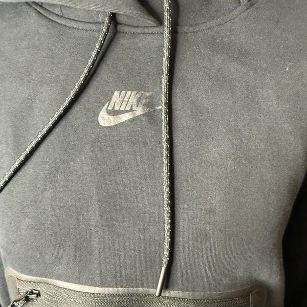 Nike women’s NSW tech fleece oversized crop sweatshirt medium - Image 8