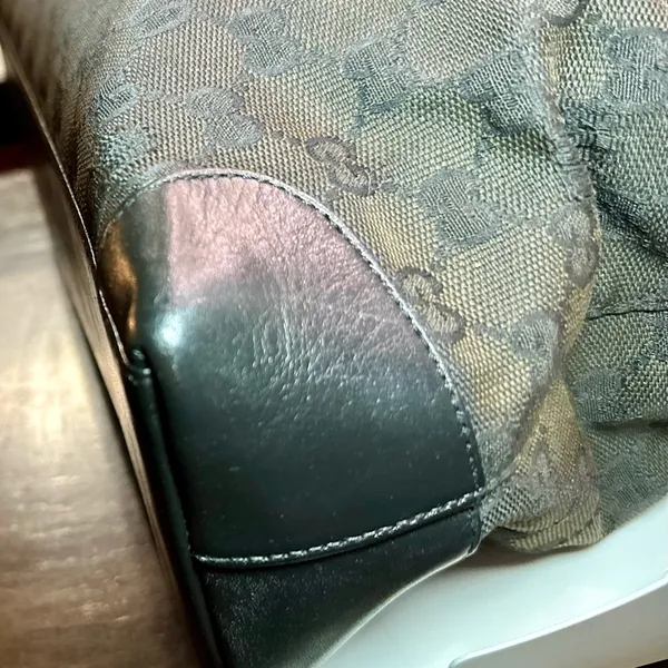 Gucci Black Tote Hand Bag with Iconic GG Design - Image 9