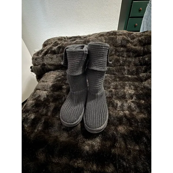 UGG Classic Cardy Button Detailed black Knit Boots 9 winter warm - Image 2