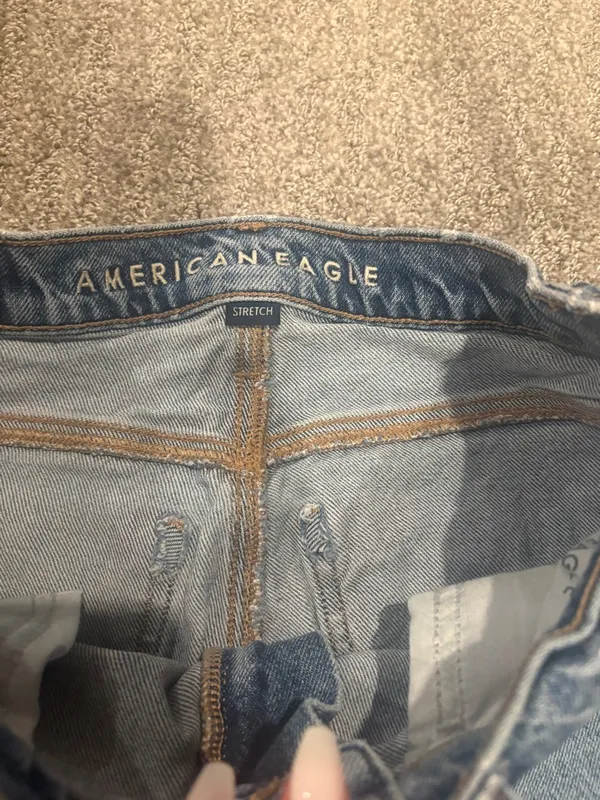 AE High-Rise Light Blue Women's barrel Jeans - Image 4