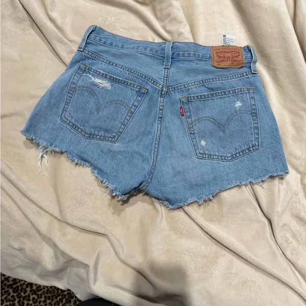 Levi’s 501 shorts size 27 - Image 3