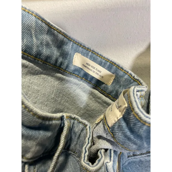 Universal Thread High Rise Flare Jeans Light Wash Blue Size 26 014096197‎ - Image 3