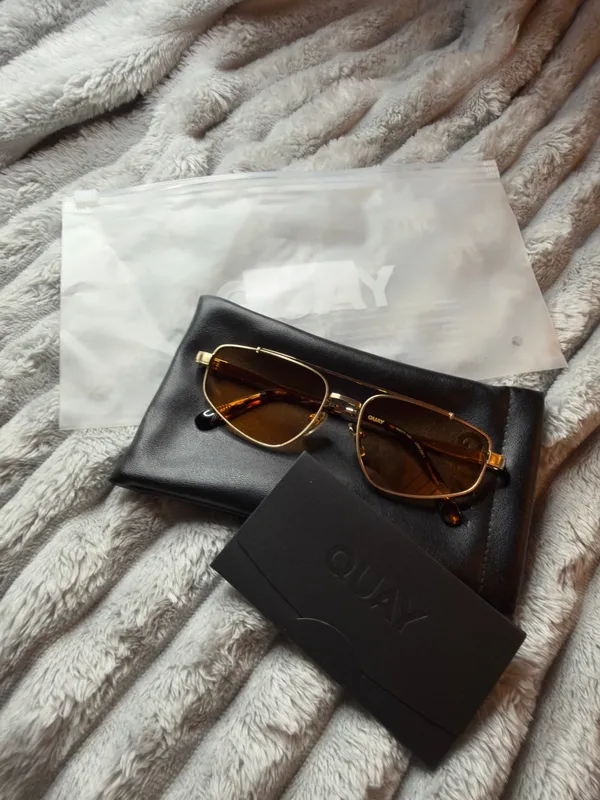Quay “ Pit Stop” Sunglasses Brushed Gold Frame / Honey Lens - Image 6