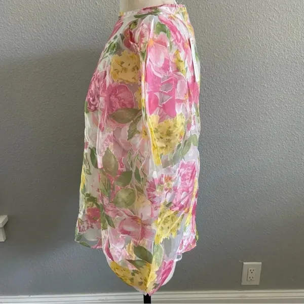 Olivaceous Bubble Sleeve Floral Top Size Medium‎ NWT - Image 4