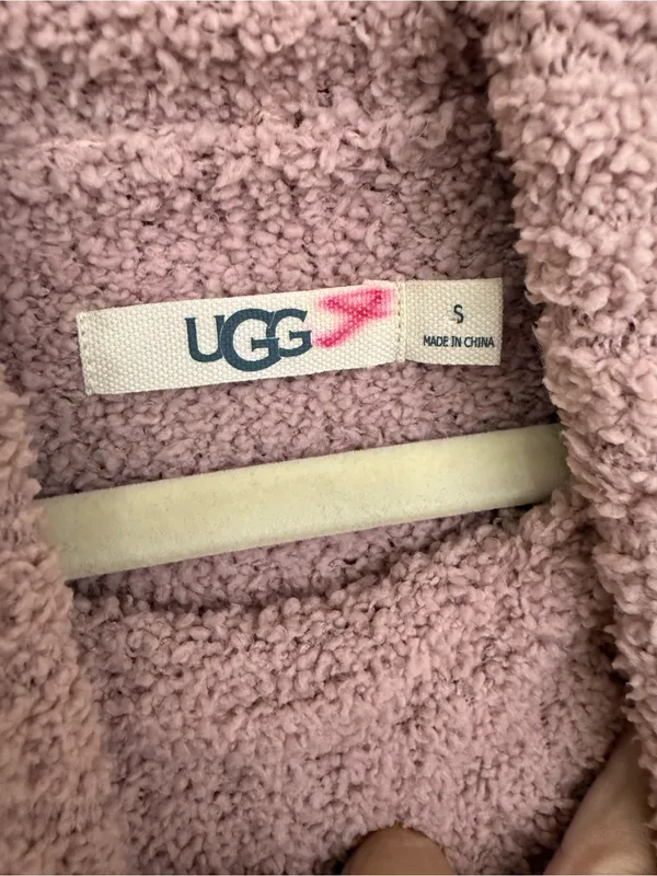 UGG Cozy Turtleneck Sweater in Dusty Rose size Small - Image 3