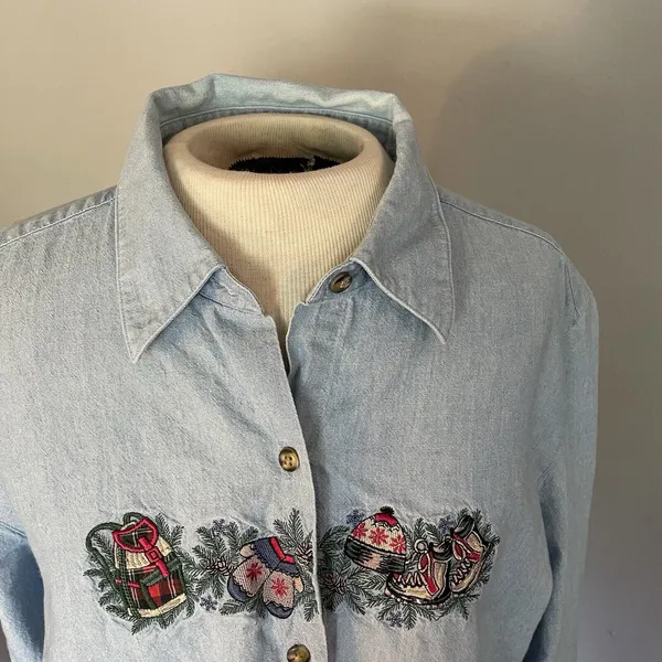 Talbot’s Christmas Shirt‎ Women’s Sz LG Button Up Chambray Ice Skates Mittens - Image 3