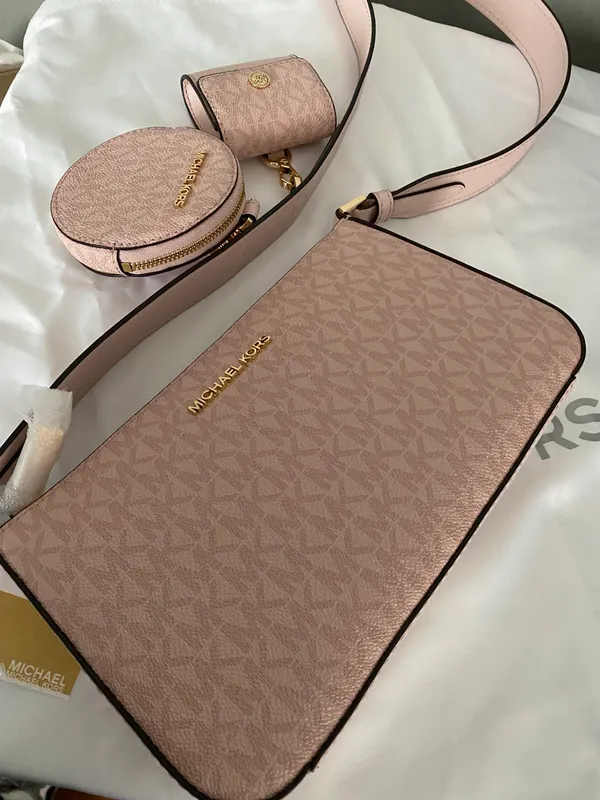 Michael Kors Crosssbody With Removable Accesories - Image 4