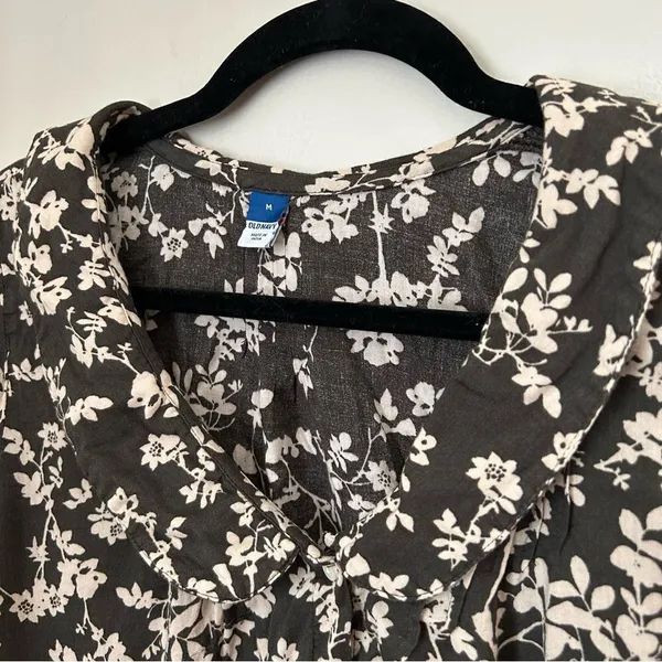 Old Navy Blouse Button Down Short Sleeve Gray Cream Floral Print Business Casual - Image 2