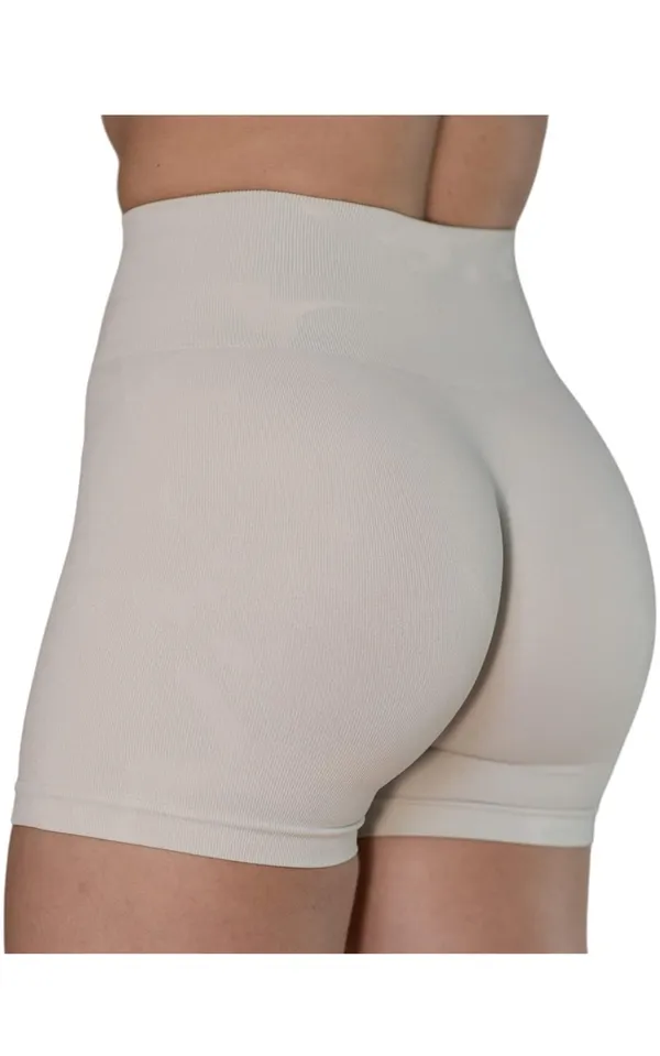 Aurola Amazon Shorts Workout - Image 3