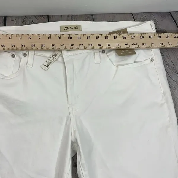 Madewell Mid Rise Kick Out With Magic Pocket White Plus Size - Image 11