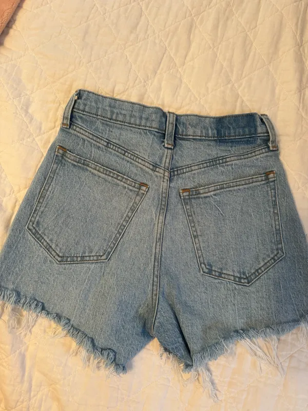 Abercrombie 90s Cut-Off High-Rise Shorts - Image 3