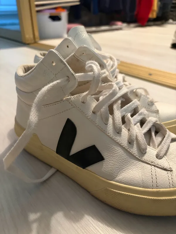 VEJA Women’s Sneakers - Image 2
