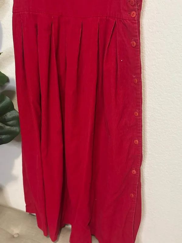 Vintage red corduroy vneck jumper with button detail Small - Image 4
