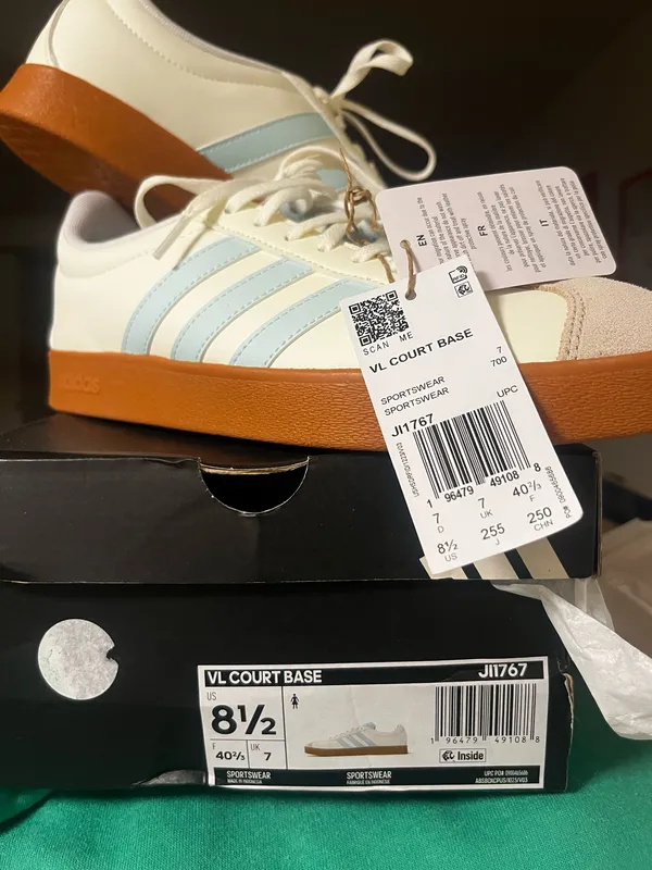 Adidas Women’s Sneakers gumsole - Image 2