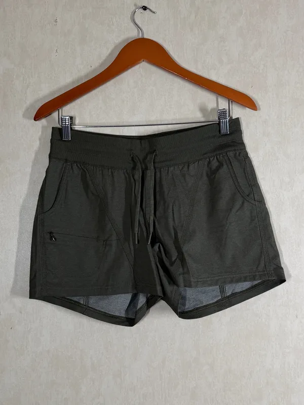 The North Face Women’s Aphrodite Arise Shorts 3.5” Hiking Outdoor in Green M - Image 2
