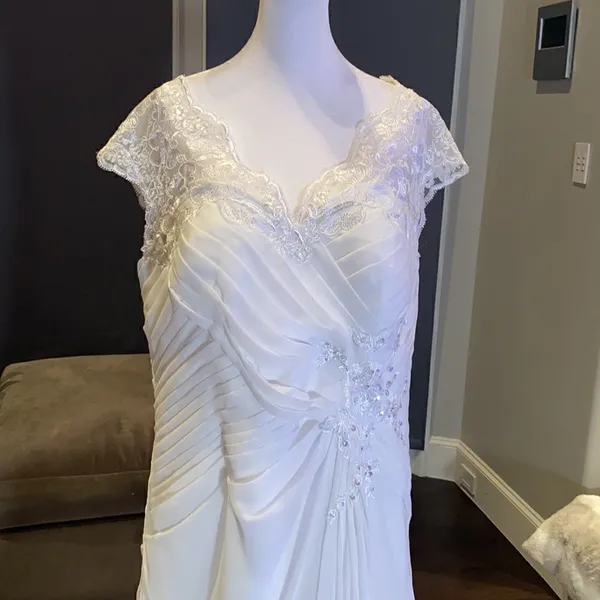 Women’s Chiffon Wedding Dress Corset Back Size 16 NWOT - Image 2