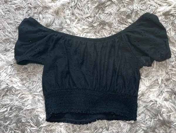 Hollister lightly worn top - Image 2
