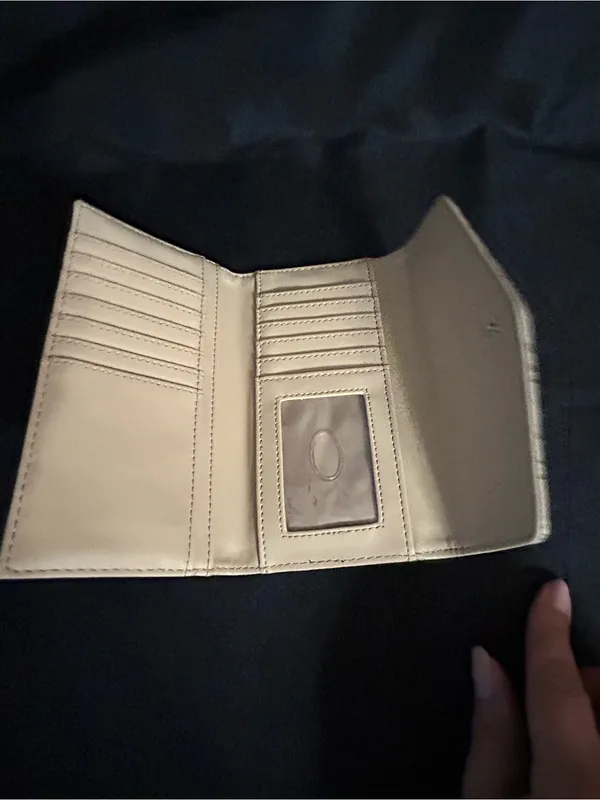 Guess Women’s Cream Logo Print Clutch Wallet - Image 6